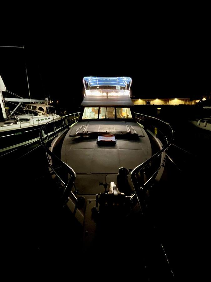 Navi Yacht A Sete, 2 A 8 Couchages, Privatif Hotel Exterior photo