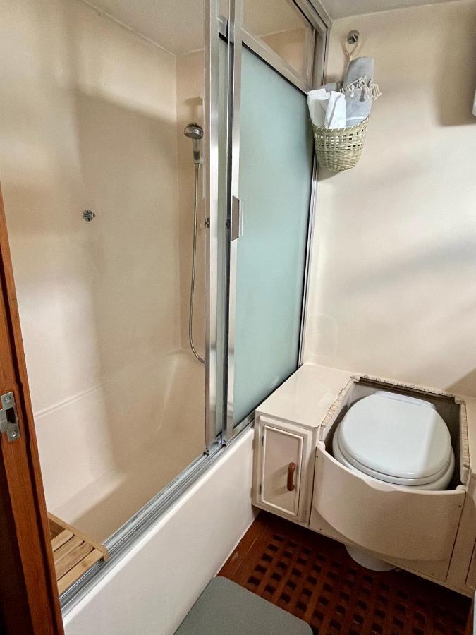 Navi Yacht A Sete, 2 A 8 Couchages, Privatif Hotel Exterior photo