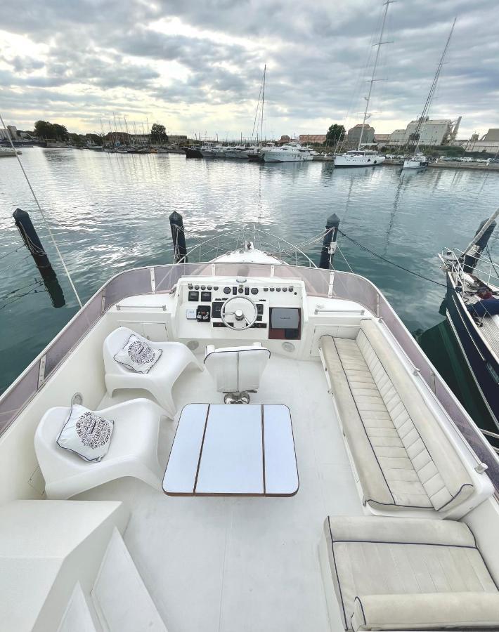 Navi Yacht A Sete, 2 A 8 Couchages, Privatif Hotel Exterior photo