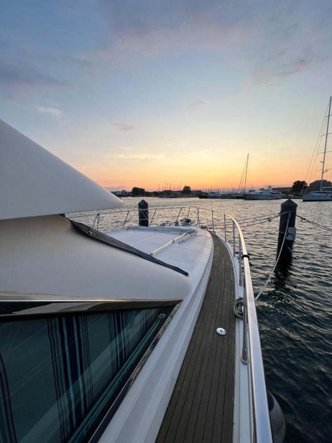 Navi Yacht A Sete, 2 A 8 Couchages, Privatif Hotel Exterior photo